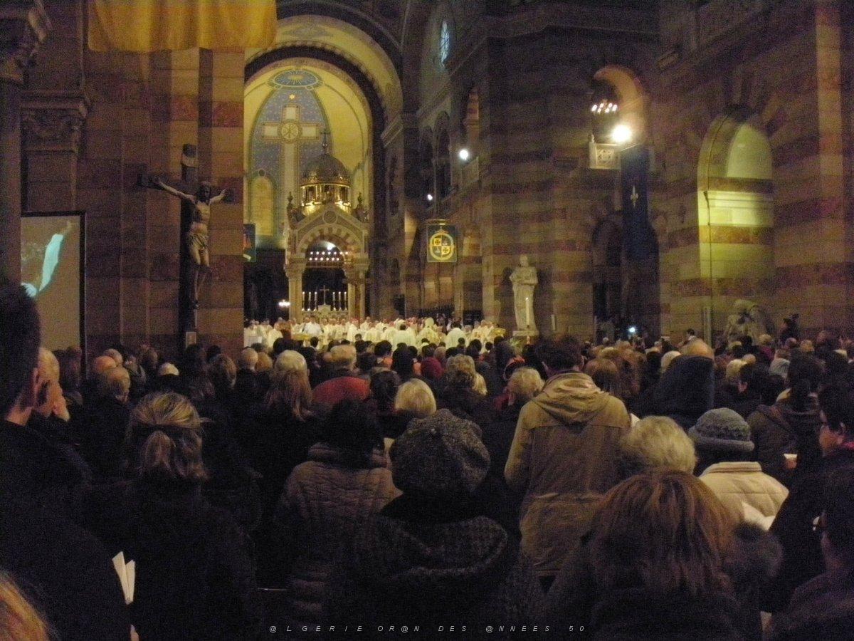 2014 01 26 LA MAJOR MARSEILLE MGR JEAN MARC AVELINE ORDONNE EVEQUE AUXILLIAIRE (4).JPG